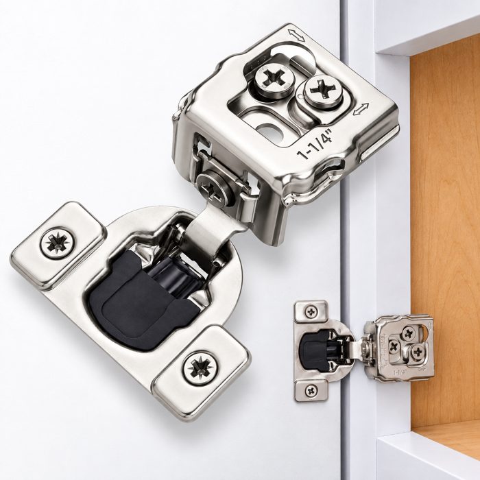 Decobasics hinge and its installed position